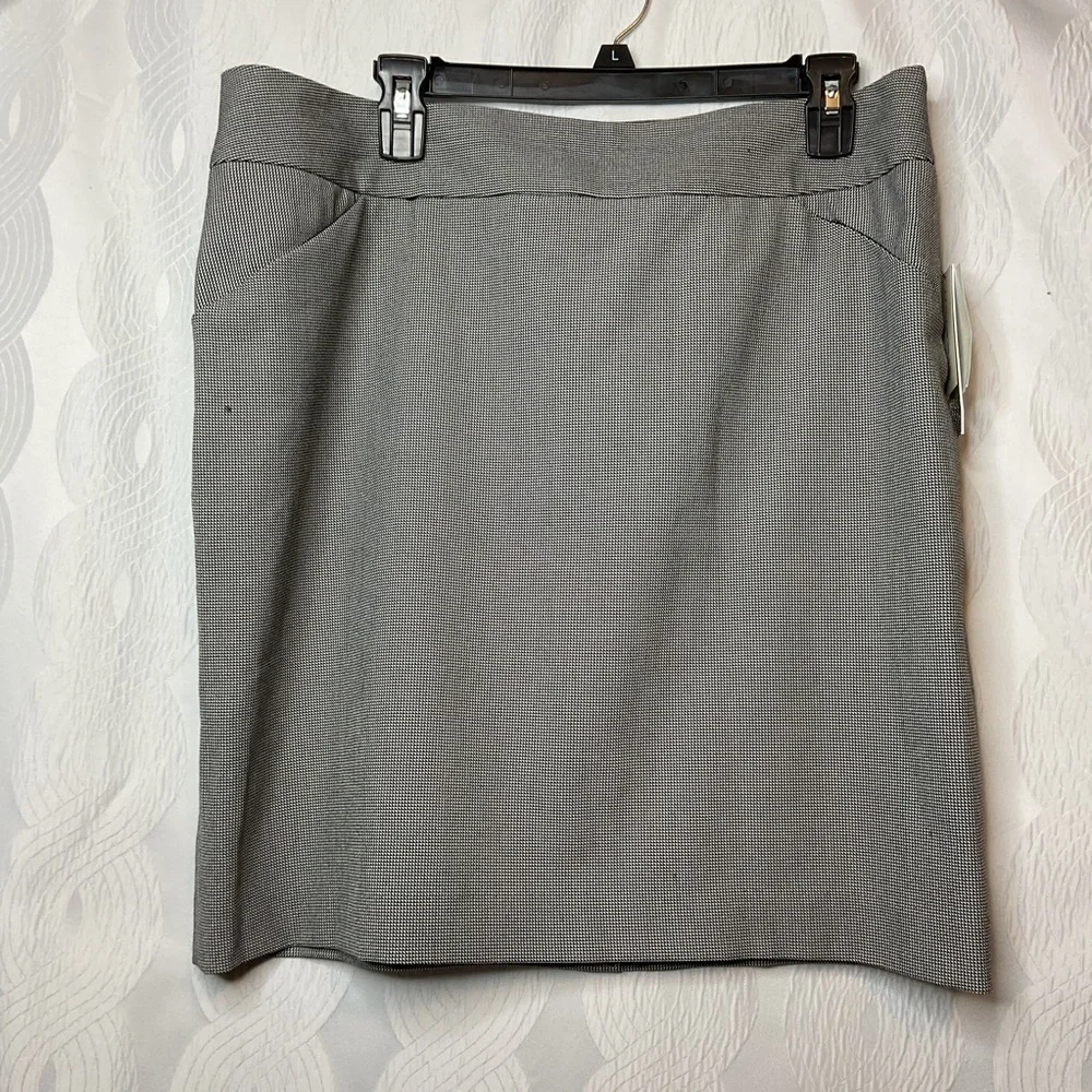 Amanda + Chelsea black and white skirt 14 NWT